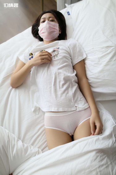 穿越火线女角色去掉所有服装